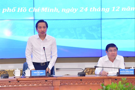 Thứ trưởng Bộ Nội vụ Trần Anh Tuấn phát biểu tại phiên họp. Ảnh: VIỆT DŨNG