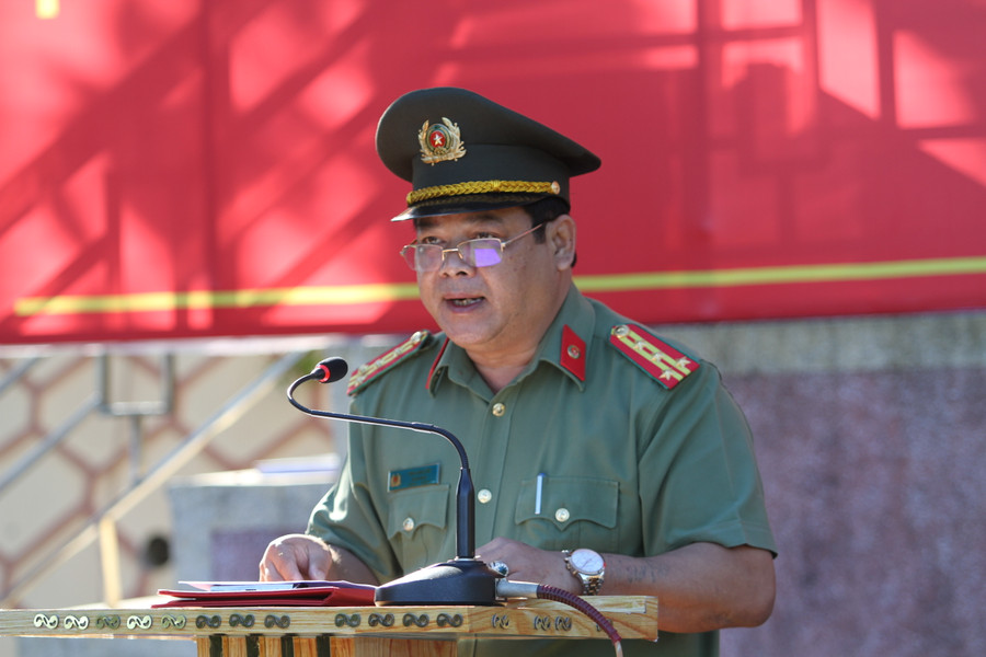 Đại tá Rah Lan Lâm phát biểu chỉ đạo tại lễ ra quân. Ảnh: Văn Ngọc