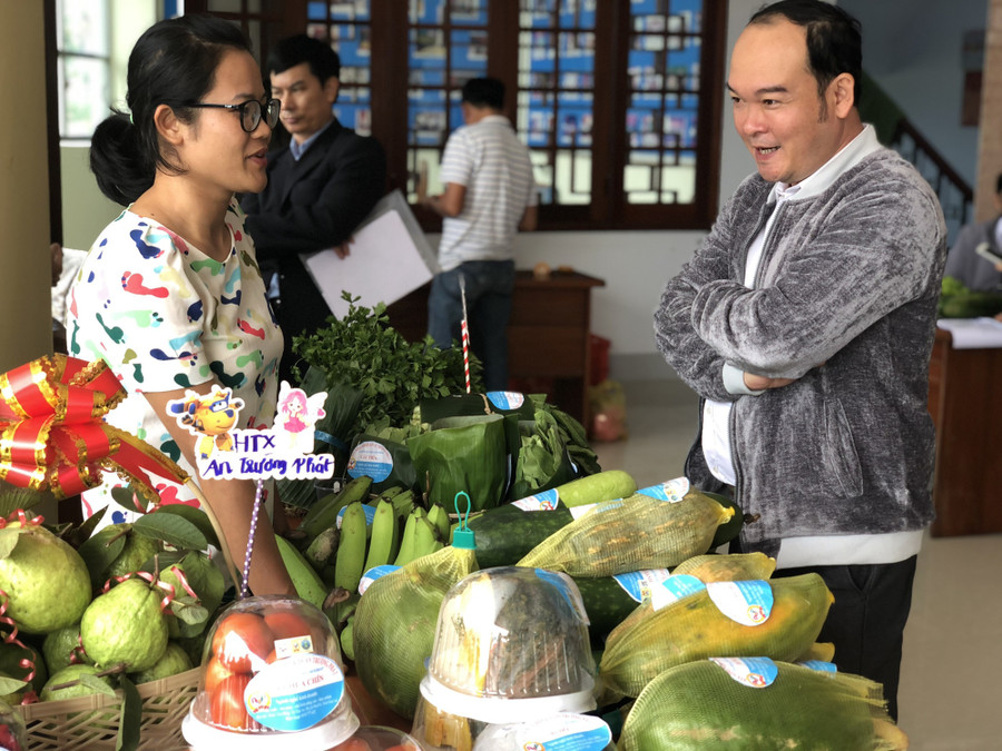 Thông qua diễn đàn lần này, nông dân tiếp cận được những tiến bộ kỹ thuật mới, những phương thức sản xuất mới. Ảnh: T.H Thông qua diễn đàn lần này, nông dân tiếp cận được những tiến bộ kỹ thuật mới, những phương thức sản xuất mới. Ảnh: T.H