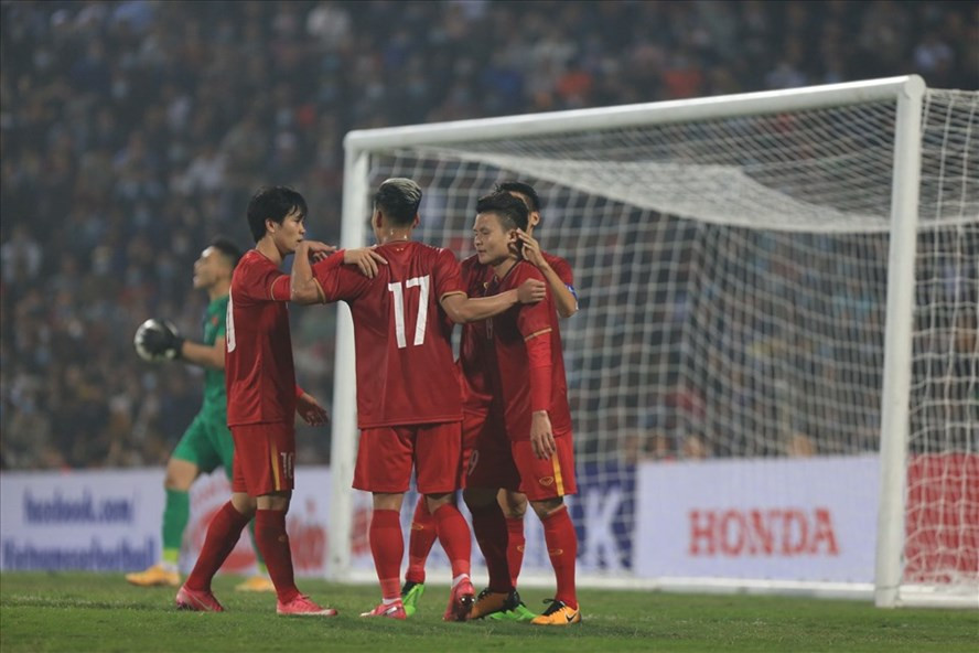 Đội tuyển Việt Nam ăn mừng bàn thắng. Ảnh: Hoài Thu