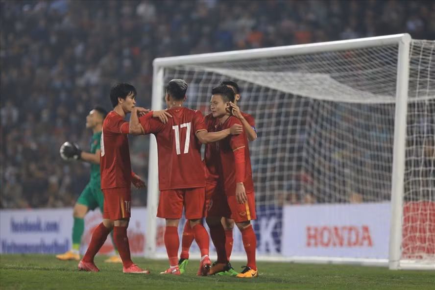 Đội tuyển Việt Nam ăn mừng bàn thắng. Ảnh: Hoài Thu