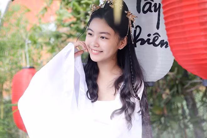 Con gái Quyền Linh ra dáng thiếu nữ xinh đẹp, cao vượt trội ở tuổi 14 ẢNH: TRẦN MINH