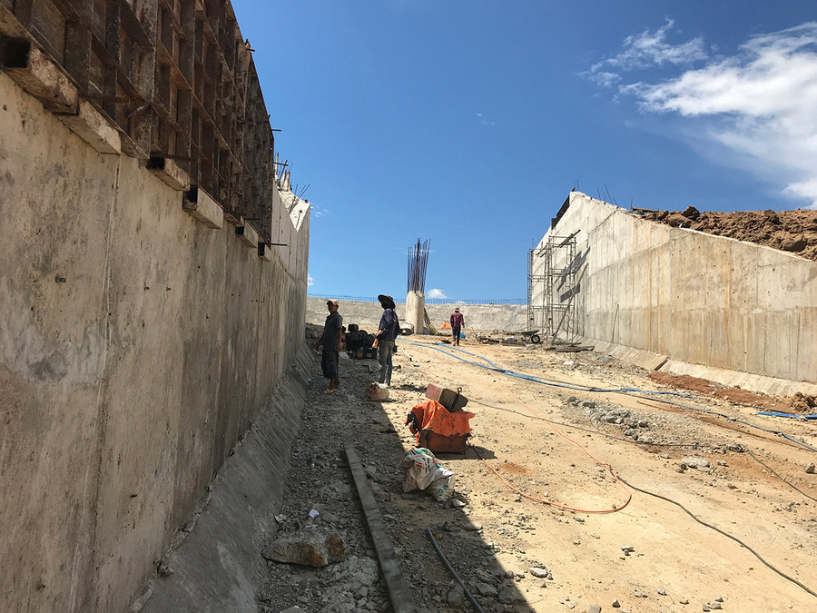 Hạng mục tràn xả lũ công trình hồ chứa nước Tầu Dầu 2 sắp hoàn thành. Ảnh: Nguyễn Diệp Thi công tràn xả lũ sắp hoàn thành. Ảnh: Nguyễn Diệp