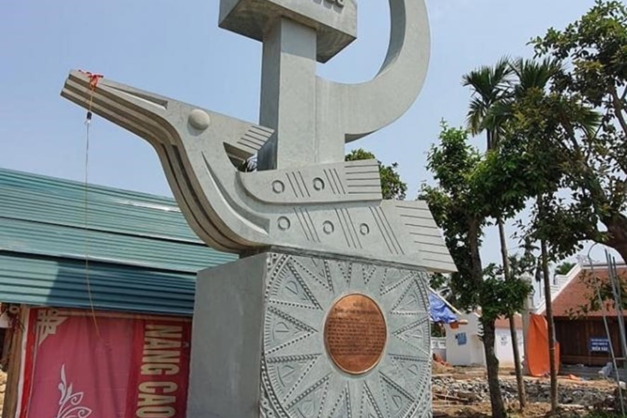 Biểu tượng di tích lịch sử cách mạng Yên Trường y như cảnh 