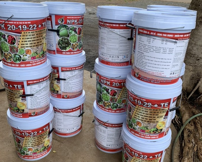 20 thùng phân bón giả được các đối tượng rao bán 20 thùng phân bón giả được các đối tượng rao bán
