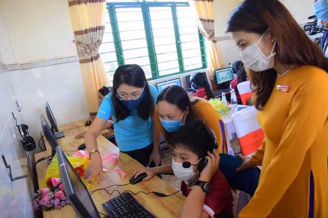  Học sinh tiểu học được thực hiện miễn phí nhiều thí nghiệm hóa học thú vị và bổ ích trên phòng thí nghiệm ảo này - Ảnh: B.H.