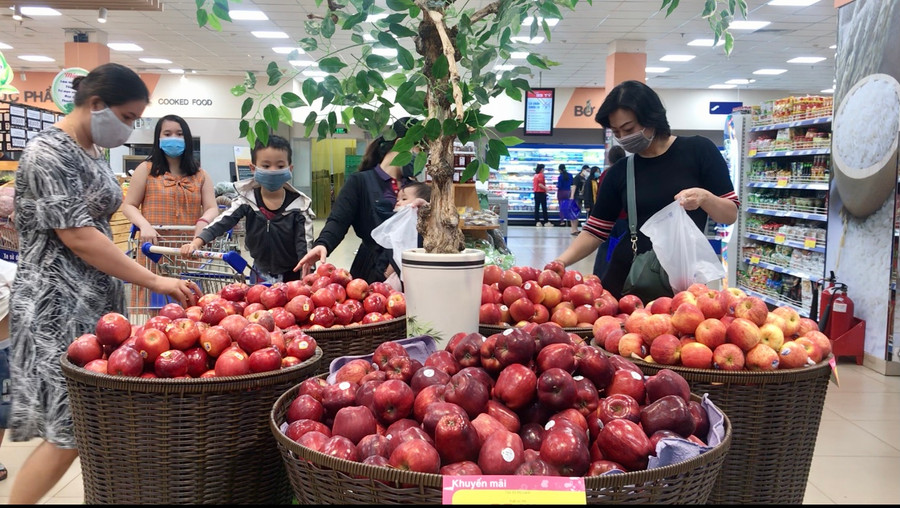 Siêu thị Co.op Mart Pleiku chủ động hàng hóa phục vụ Tết. Ảnh: Vũ Thảo