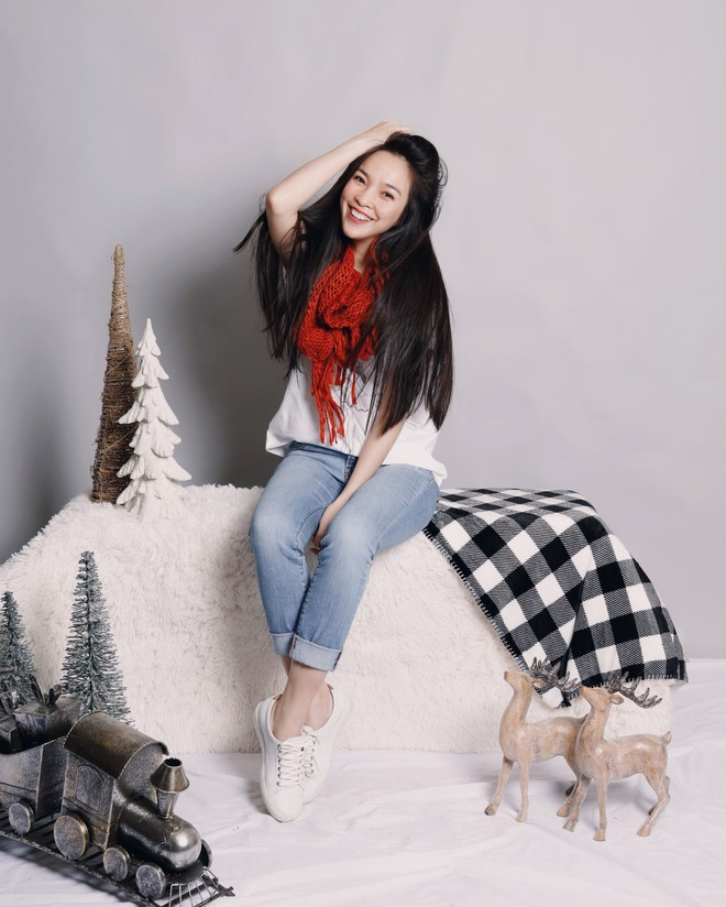 Hiền Thục đón Giáng sinh bằng bộ ảnh trẻ trung, ngọt ngào. Cô được coi là một trong những người đẹp không tuổi của showbiz Việt ẢNH: NVCC