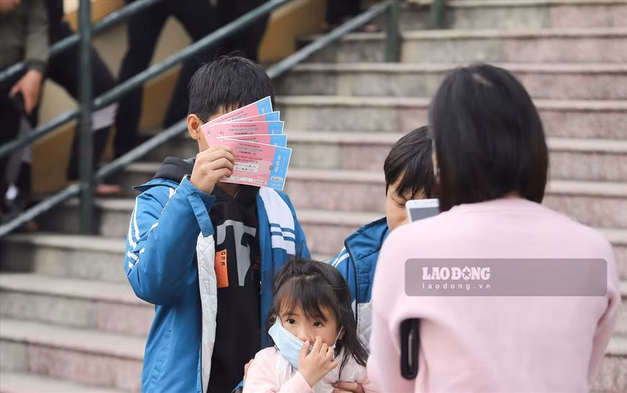 Vé trận đấu giữa đội tuyển Việt Nam và U22 đã trở thành một cơn sốt. Ảnh: Đăng Huỳnh