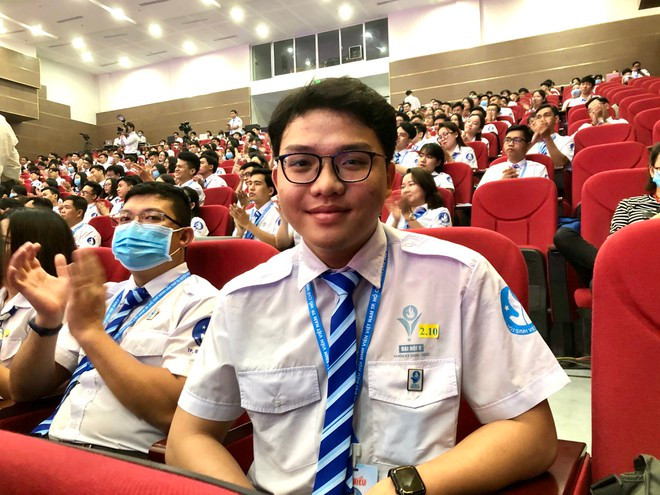 Đinh Thanh Toàn cho rằng sinh viên cần cập nhật kiến thức, công nghệ mới. Ảnh: MỸ QUYÊN