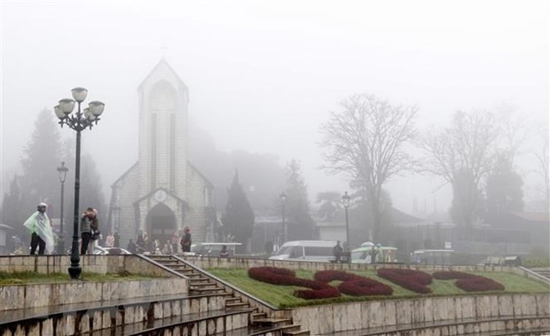 Sương mù bao phủ tại thị xã Sa Pa, tỉnh Lào Cai. (Ảnh: Quốc Khánh/TTXVN)