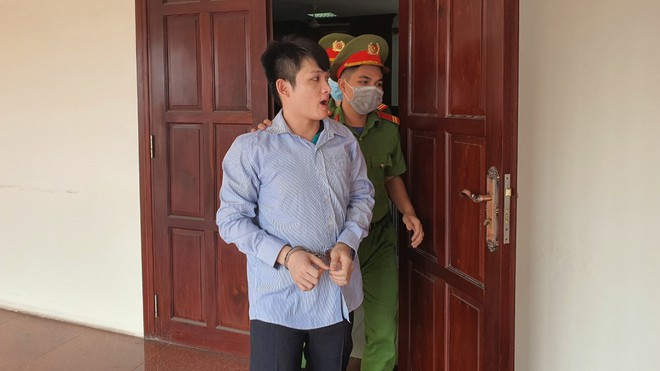  Bị cáo Nguyễn Anh Quốc sau phiên xét xử phúc thẩm tại TAND cấp cao TP.HCM sáng 7.12 - Ảnh: Bích Ngân