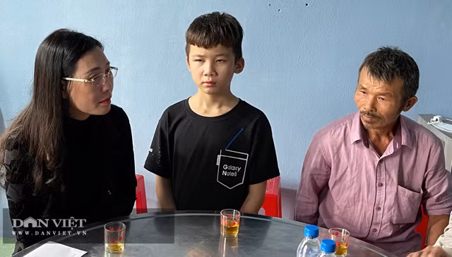 Bí thư Tỉnh ủy, Chủ tịch HĐND tỉnh Quảng Ngãi Bùi Thị Quỳnh Vân đã đến thăm gia đình cháu T.Q.D.