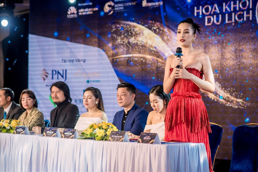 Sau 2 năm giữ vương miện, Tiểu Vy được đánh giá là đã hoàn thành tốt vai trò của mình. Cô còn trưởng thành hơn trong cách giao tiếp, thay vì nhút nhát, rụt rè như trước.