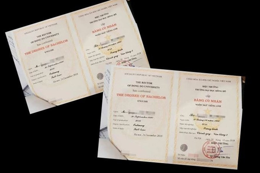 Văn bằng 2 ngành Ngôn ngữ Anh của Trường ĐH Đông Đô bị cơ quan công an thu giữ. Ảnh: Công an cung cấp.