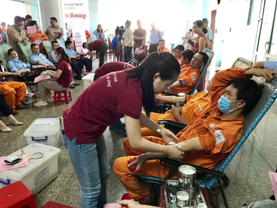 Đã có trên 120 đơn vị máu được cán bộ công nhân viên Công ty Điện lực Gia Lai hiến trong sự kiện Tuần lễ hồng EVN