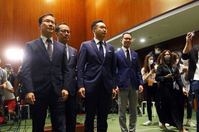 Bốn nghị sĩ Hồng Kông bị bãi nhiệm hồi tháng 11.2020 - Ảnh: Chụp màn hình SCMP