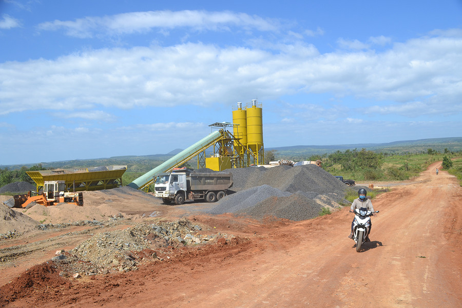 Đường vào hồ Plei Thơ Ga (xã Chư Don, huyện Chư Pưh). Ảnh: Hoàng Cư