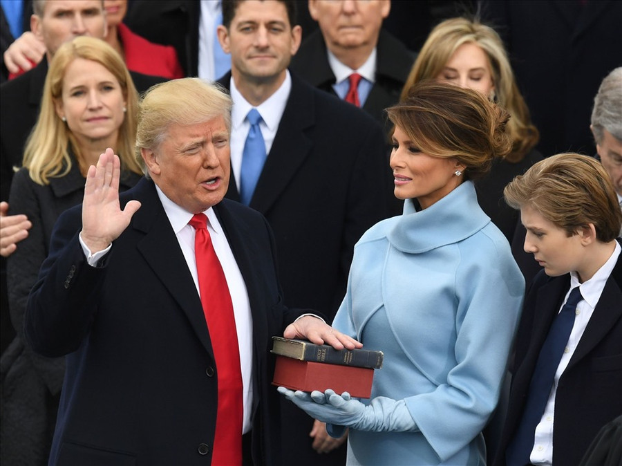 Tổng thống Donald Trump tuyên thệ nhậm chức ngày 20.1.2017. Ảnh: AFP Tổng thống Donald Trump tuyên thệ nhậm chức ngày 20.1.2017. Ảnh: AFP