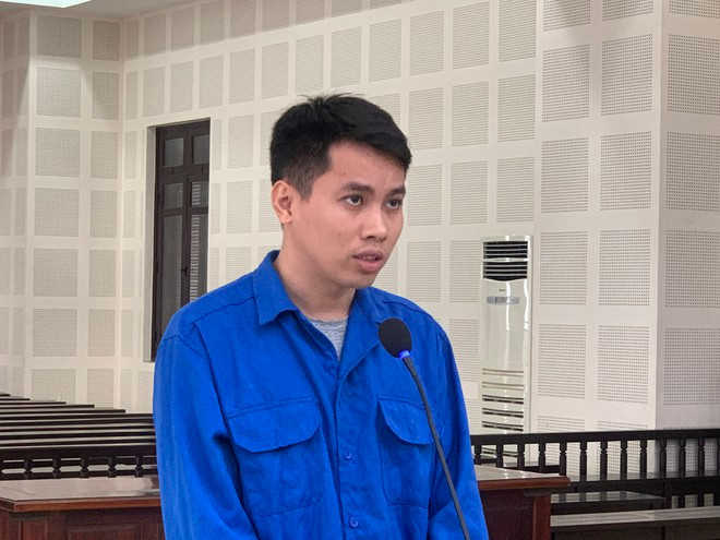 Dương lãnh 12 năm tù tội lừa đảo, 3 năm tù tội làm giả con dấu tài liệu - ẢNH: NGUYỄN TÚ Dương lãnh 12 năm tù tội lừa đảo, 3 năm tù tội làm giả con dấu tài liệu - ẢNH: NGUYỄN TÚ