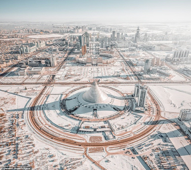 Andrei Pugach, nhiếp ảnh gia đến từ Nga, đã chụp bức ảnh Nur-Sultan, thủ đô của Kazakhstan trên không. Andrei đã chụp bức ảnh vào buổi sáng lạnh giá khi nhiệt độ là -20 độ C. Andrei Pugach, nhiếp ảnh gia đến từ Nga, đã chụp bức ảnh Nur-Sultan, thủ đô của Kazakhstan trên không. Andrei đã chụp bức ảnh vào buổi sáng lạnh giá khi nhiệt độ là -20 độ C.