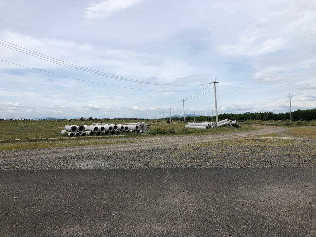 Đất trống trong KCN Hàm Kiệm 1. Ảnh Bùi Phụ. Đất trống trong KCN Hàm Kiệm 1. Ảnh Bùi Phụ.