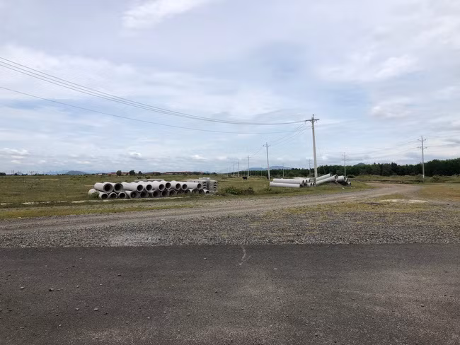 Đất trống trong KCN Hàm Kiệm 1. Ảnh Bùi Phụ.