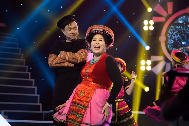 NSND Hồng Vân và Chí Tài trong một tiết mục diễn chung ẢNH: T.L