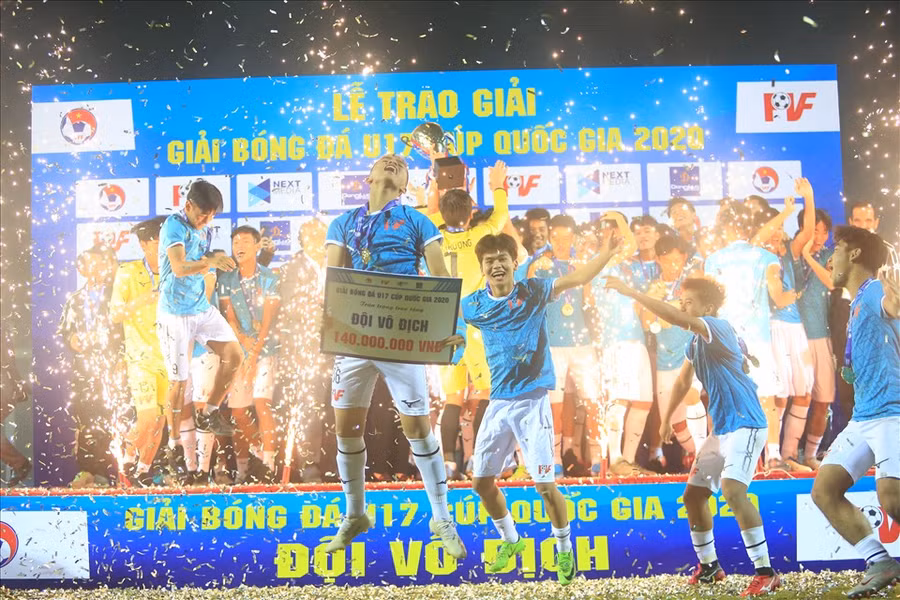U17 PVF ăn mừng chức vô địch u17 Cúp Quốc gia 2020. Ảnh: VFF