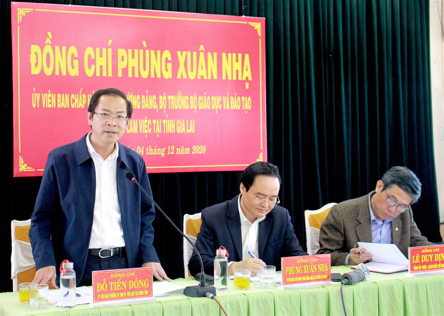 Phó Chủ tịch Thường trực UBND tỉnh Đỗ Tiến Đông phát biểu tại buổi làm việc. Ảnh: Hồng Thi