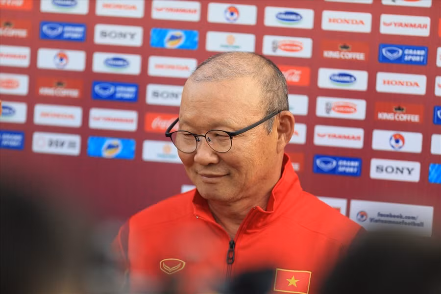 Huấn luyện viên Park Hang-seo trả lời báo chí chiều 6.12. Ảnh: Minh Dân