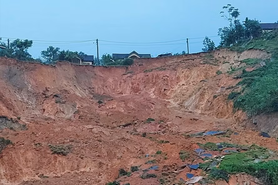  Hiện trường vụ sạt lở ở xã Sơn Long. Ảnh: Hà Nghiêm