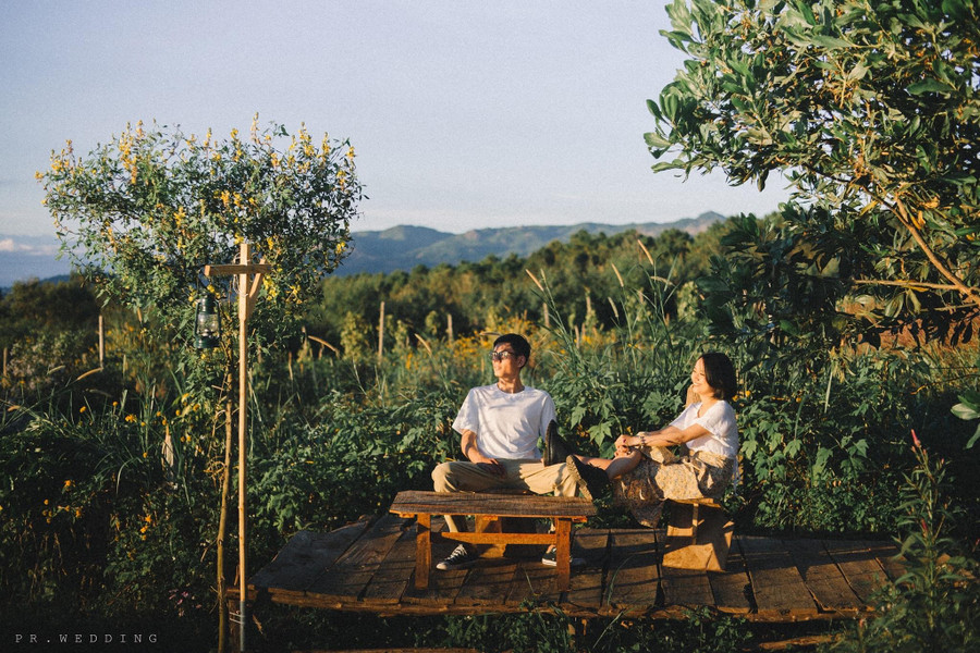 Cặp đôi Lưu Đức Hoàng và Nguyễn Tú Uyên hoàn toàn hài lòng với bộ ảnh cưới với gam màu cổ điển của máy fiml cùng khung cảnh tự nhiên Gia Lai.