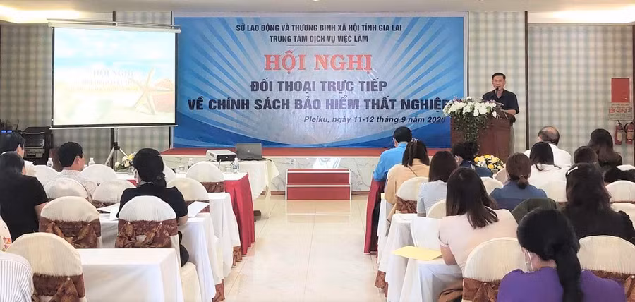 Trung tâm Dịch vụ việc làm tỉnh tổ chức hội nghị đối thoại trực tiếp với người lao động. Ảnh: Đinh Yến