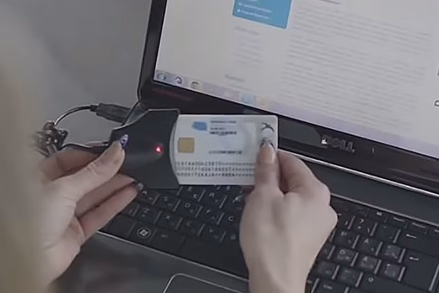 Sử dụng thẻ căn cước công dân điện tử tại Estonia. Ảnh: e-estonia.com.