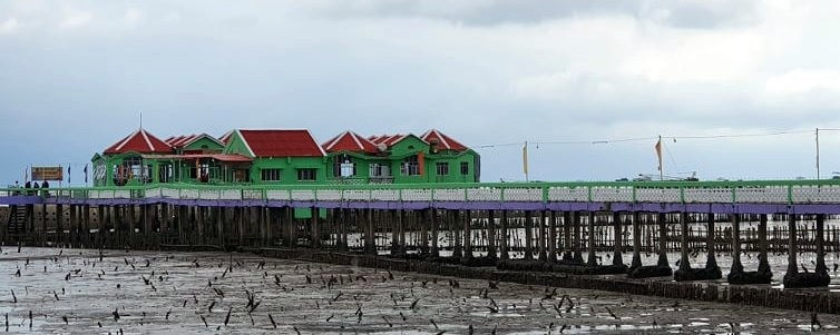 Khu du lịch Nhà Mát, Thành phố Bạc Liêu lưa thưa khách. Ảnh: Nhật Hồ