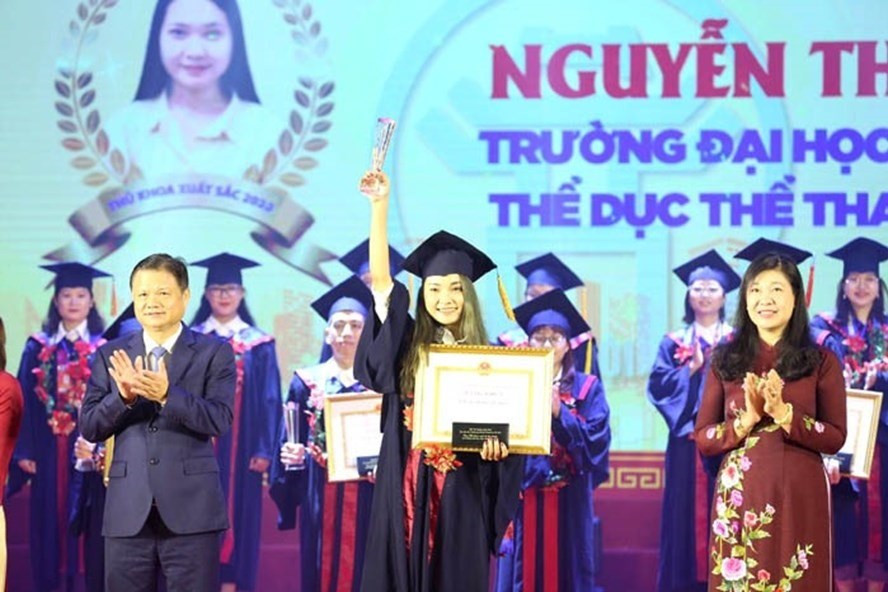 Hà Nội tuyên dương các thủ khoa năm 2020. Ảnh: HN Hà Nội tuyên dương các thủ khoa năm 2020. Ảnh: HN