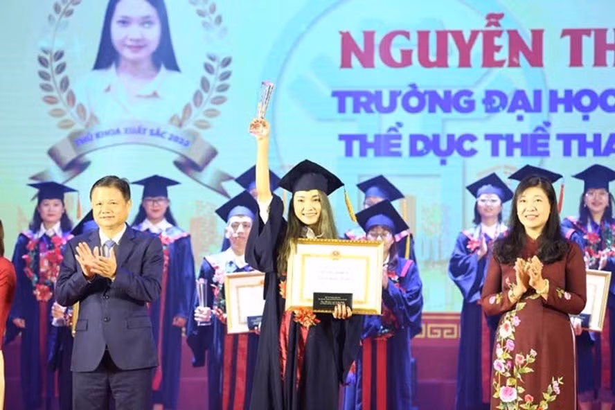  Hà Nội tuyên dương các thủ khoa năm 2020. Ảnh: HN