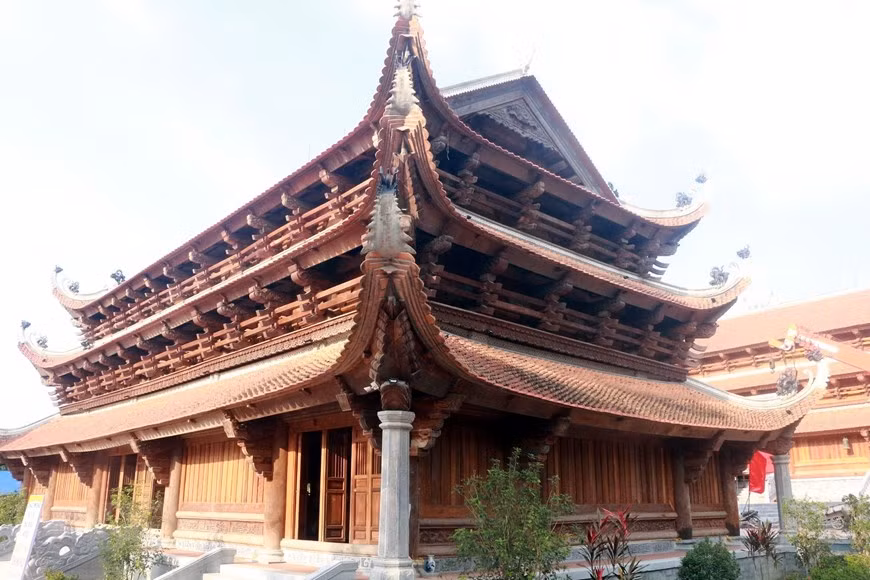  Chùa được làm chủ yếu bằng gỗ lim. (Nguồn: TTXVN phát)