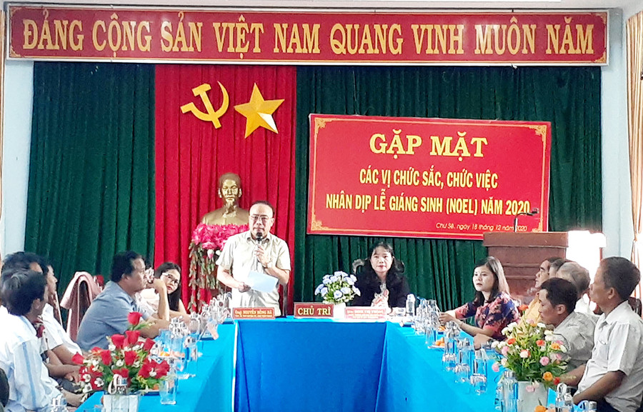  Đồng chí Bí thư Huyện ủy Chư Sê Nguyễn Hồng Hà phát biểu tại buổi gặp mặt. Ảnh: Hoàng Viên