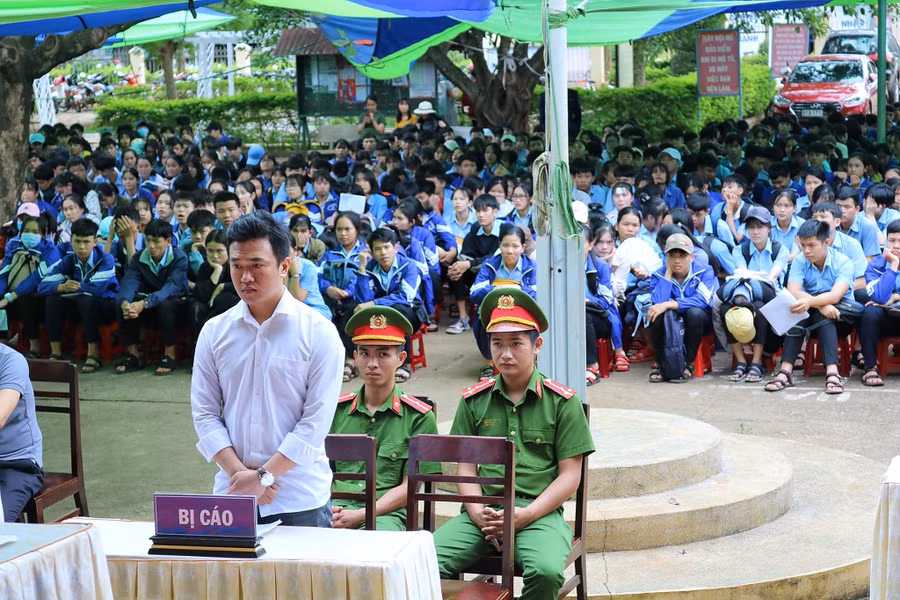 “Phiên tòa giả định” là hình thức giáo dục pháp luật học sinh hiệu quả. Ảnh: Minh Châu