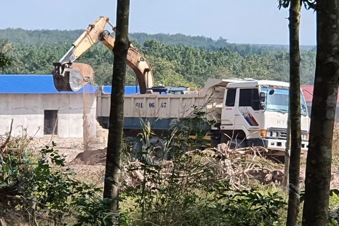 Hình ảnh PV Thanh Niên ghi nhận ngày 13.12 tại công trường khai thác cát do ông Đ. làm chủ