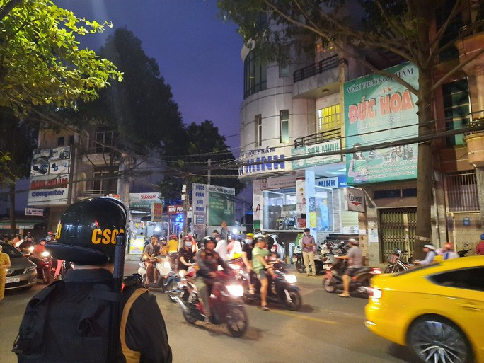 Khám xét nhà thuốc Sơn Minh vào tối 4-12  Khám xét nhà thuốc Sơn Minh vào tối 4-12