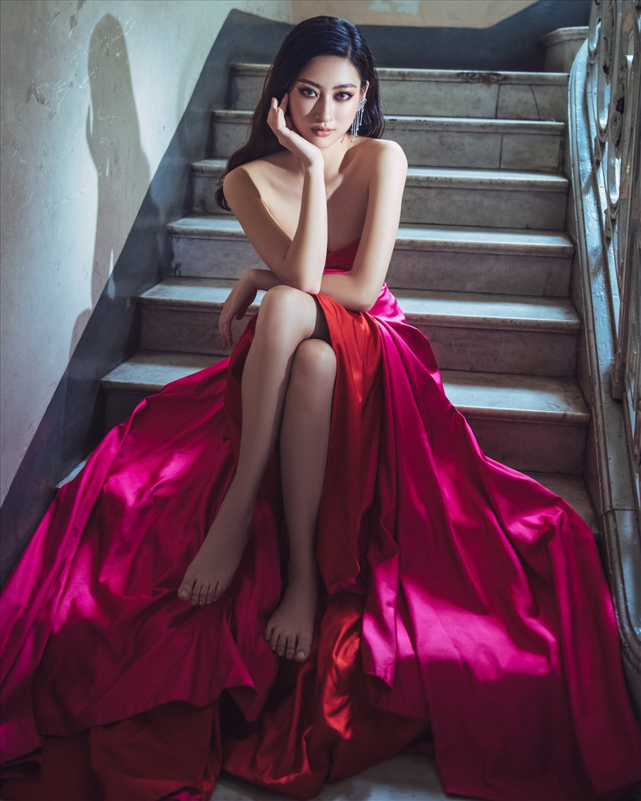 Hoa hậu Lương Thuỳ Linh gợi cảm, khoe trọn chân dài 1m22 ảnh 10