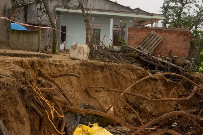 Chính quyền xã Bình Hải đã đề nghị cấp trên cấp đất để cho người dân bị biển xâm thực có chỗ làm nhà ở - Ảnh: Thanh Quân