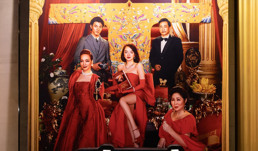 Gái già lắm chiêu V thu hút sự quan tâm của khán giả khi có sự tham gia của dàn diễn viên nổi tiếng: NSND Lê Khanh, NSND Hồng Vân, Kaity Nguyễn...