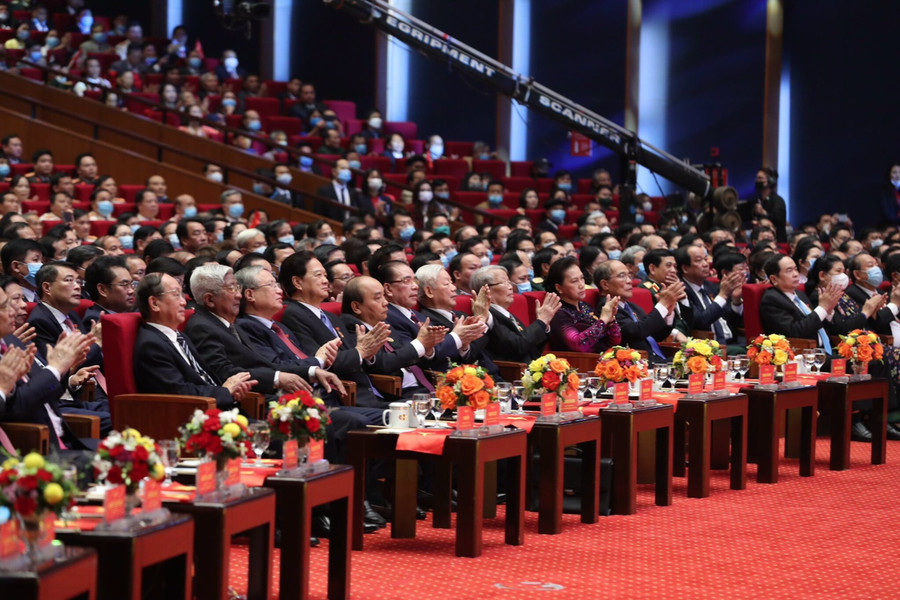 Các đồng chí lãnh đạo, nguyên lãnh đạo Đảng, Nhà nước, Quốc hội dự đại hội. Ảnh: VGP/Nhật Bắc