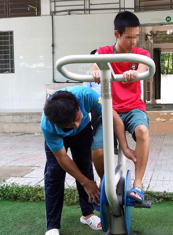 Trẻ tự kỷ tham gia hoạt động trị liệu