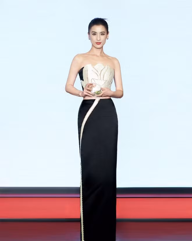  Huỳnh Thánh Y nhận vô số lời khen với màn xuất hiện tại Madame Figaro Beauty Awards 2020 - ẢNH: NTK