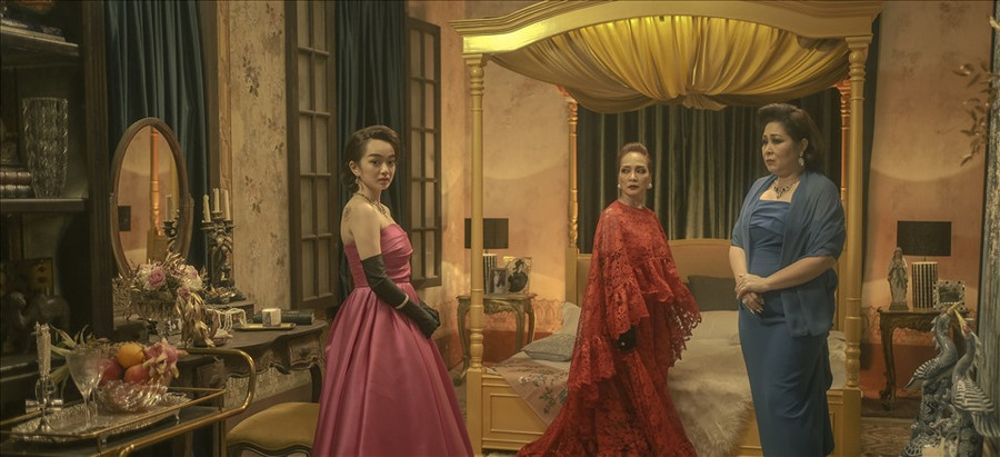 "Gái già lắm chiêu" là tác phẩm ăn khách ở 3 phần trước đó qua diễn xuất của Diễm Mỹ 9x, Ninh Dương Lan Ngọc. Chính vì thế đã đặt ra không ít áp lực cho Kaity Nguyễn.